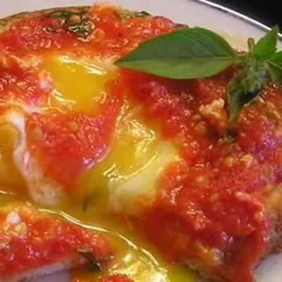 Huevos de mamá rita y salsa de tomate.