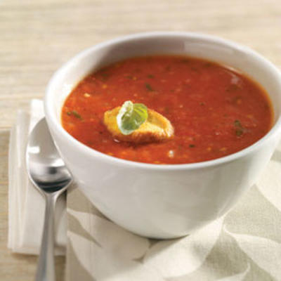 Sopa De Tomate Asado Con Albahaca Fresca