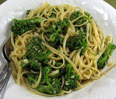 brócoli con linguini