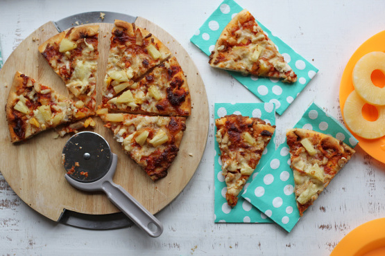 Restos de barbacoa pizza de cerdo (o pollo desmenuzado) con piña Restos de barbacoa pizza de cerdo (o pollo desmenuzado) con piña