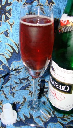 Cóctel de arándanos kir champagne Cóctel de arándanos kir champagne