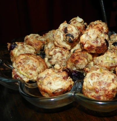 Salchichas con manzanas y arándanos secos. Salchichas con manzanas y arándanos secos.